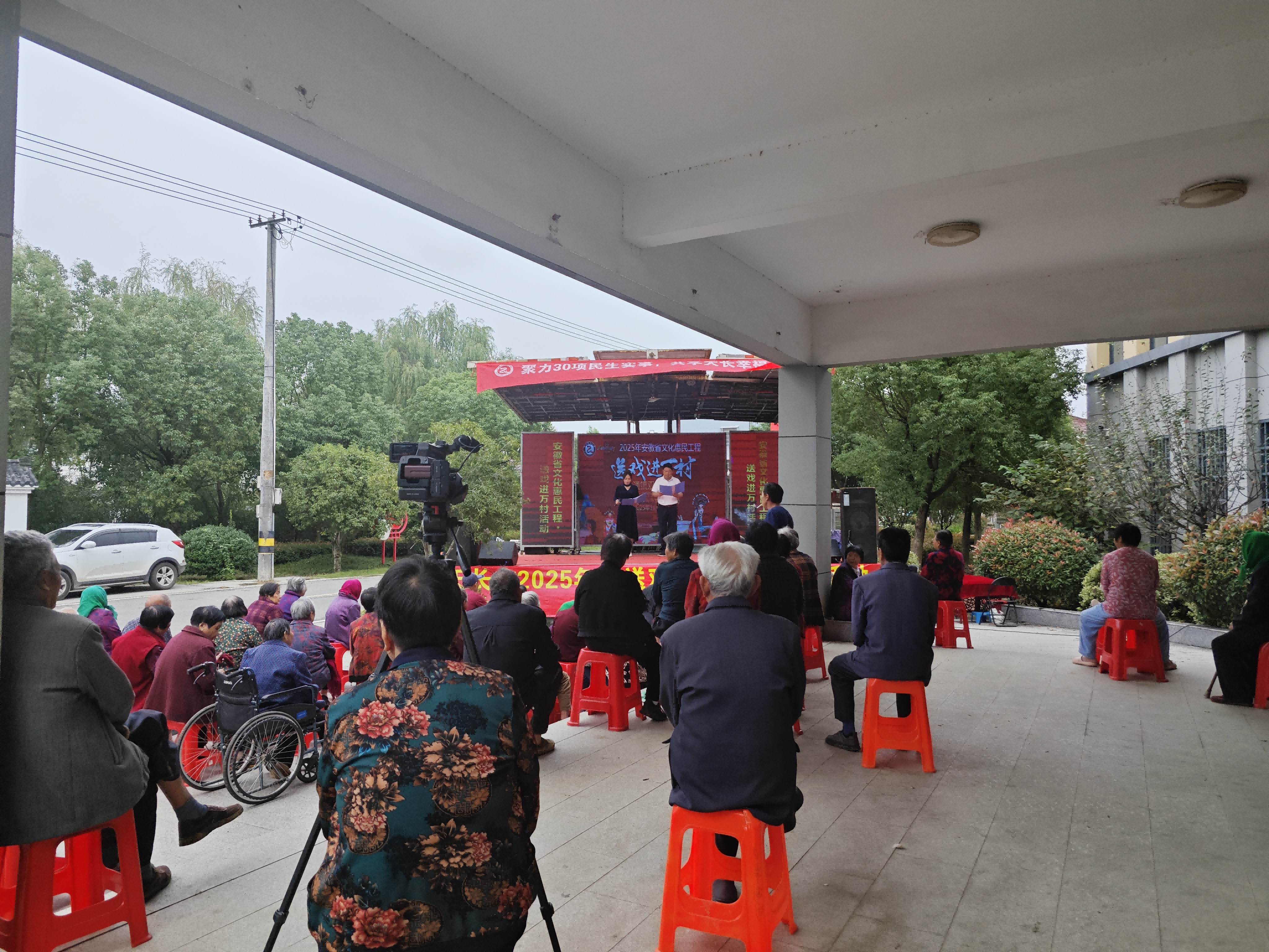 好戲下鄉(xiāng)暖民心，黨建引領(lǐng)促振興