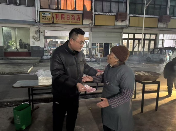 元通社區(qū)開(kāi)展春節(jié)慰問(wèn)活動(dòng) 情暖困難老人心