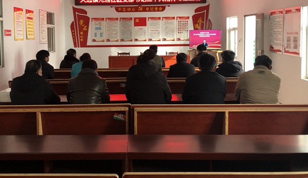元通社區(qū)組織黨員集中觀看學(xué)習(xí)“黨員大課堂”
