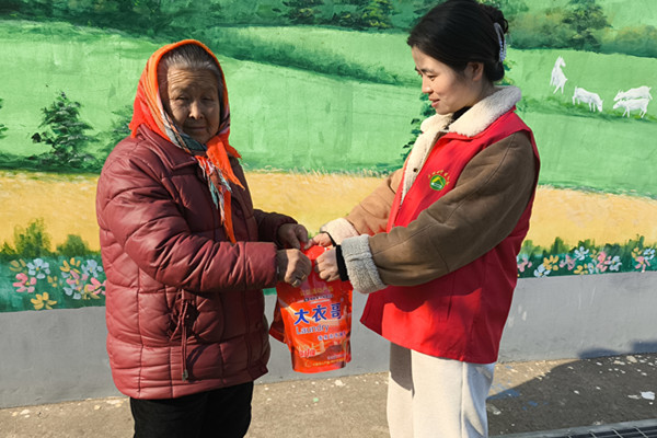 心系特扶家庭 溫情慰問暖人心?