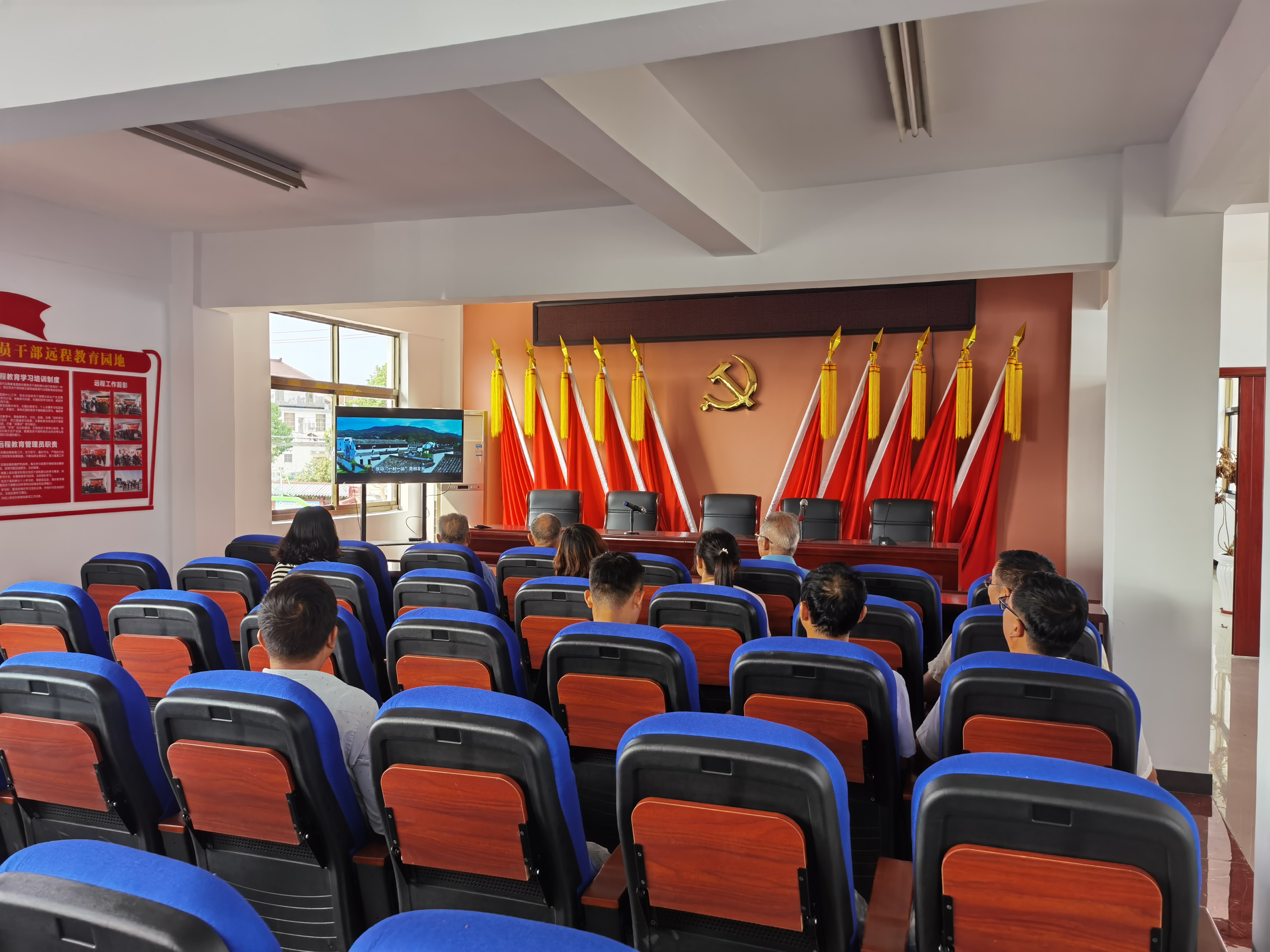 金集鎮(zhèn)頭墩村：扎實(shí)開(kāi)展遠(yuǎn)程教育“紅色影視播放季”活動(dòng)