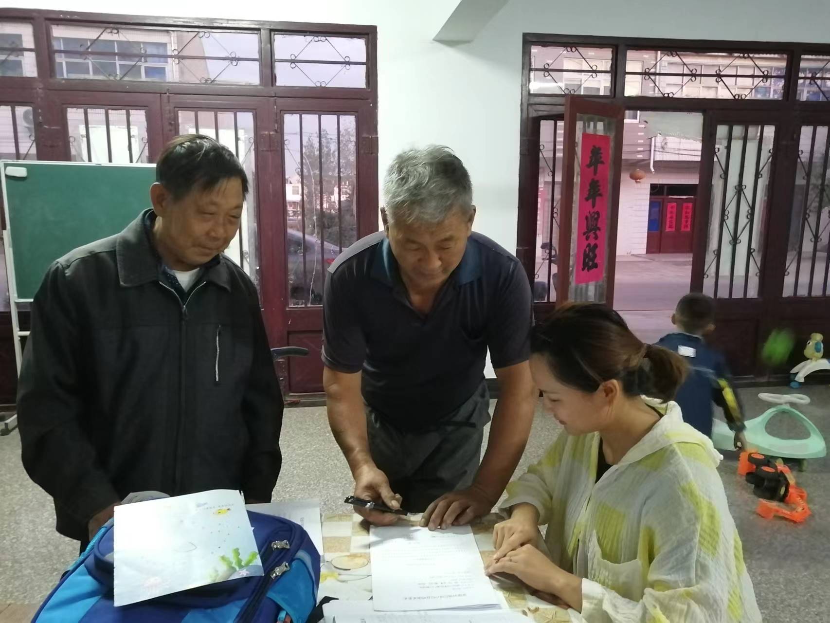 諭興社區(qū)舉辦基層小微權(quán)力“監(jiān)督一點通”平臺推廣活動