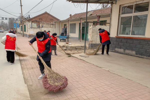 陶莊村黨員志愿者開展環(huán)境整治行動(dòng)