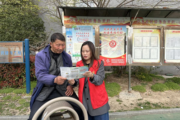 蘆龍社區(qū)開展“居民健康素養(yǎng)促進行動”主題宣傳活動
