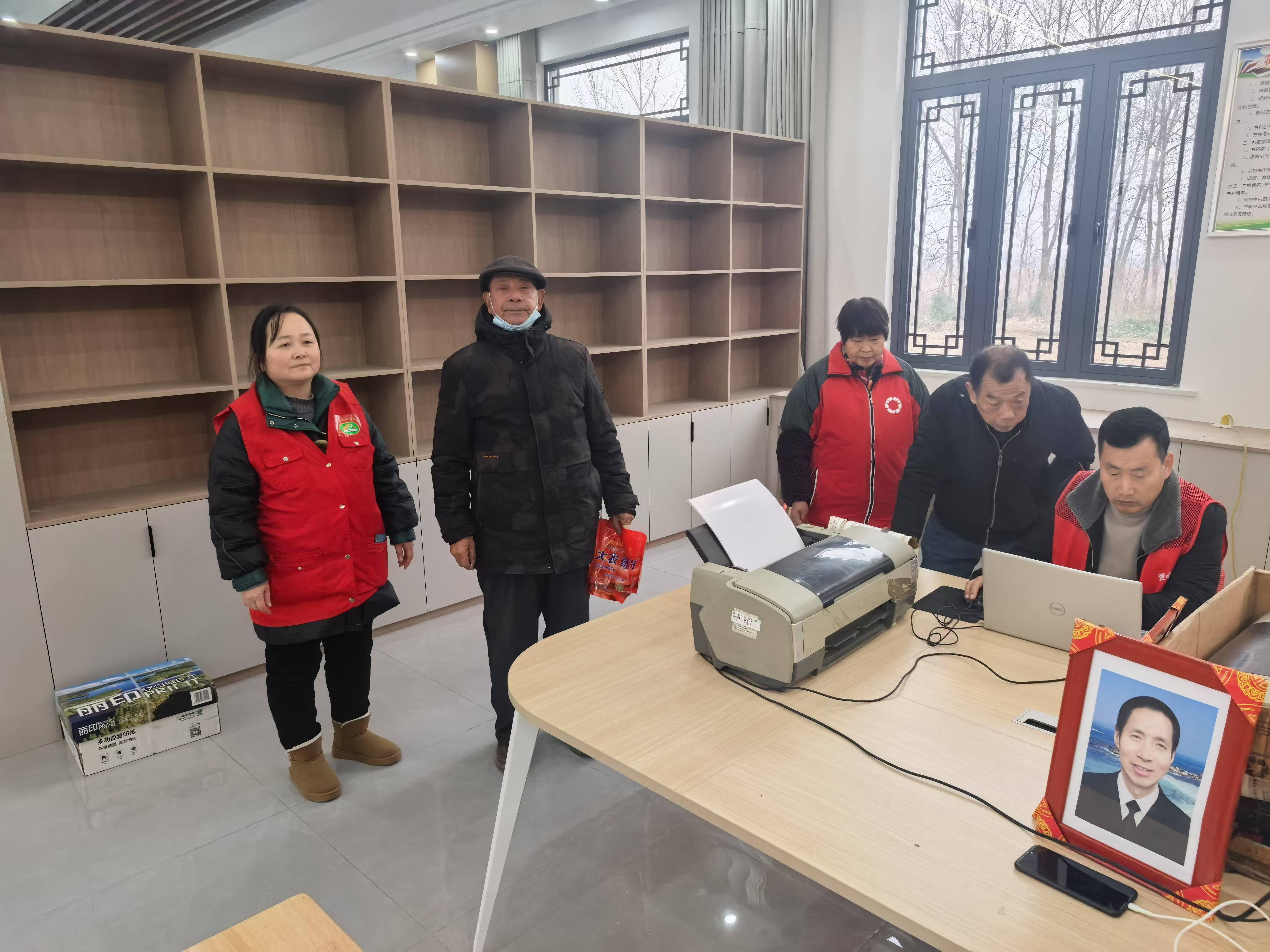 焦澗村暖心行動：免費為老人拍照，定格美好時光