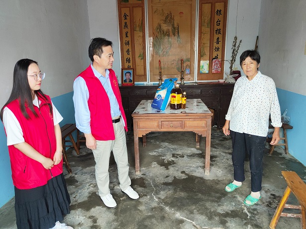 石梁鎮周營村：雙節同慶送溫暖 敬老之風浸鄉村