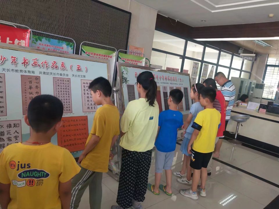 社區(qū)組織小學(xué)生“學(xué)黨史、知黨情”教育活動(dòng)