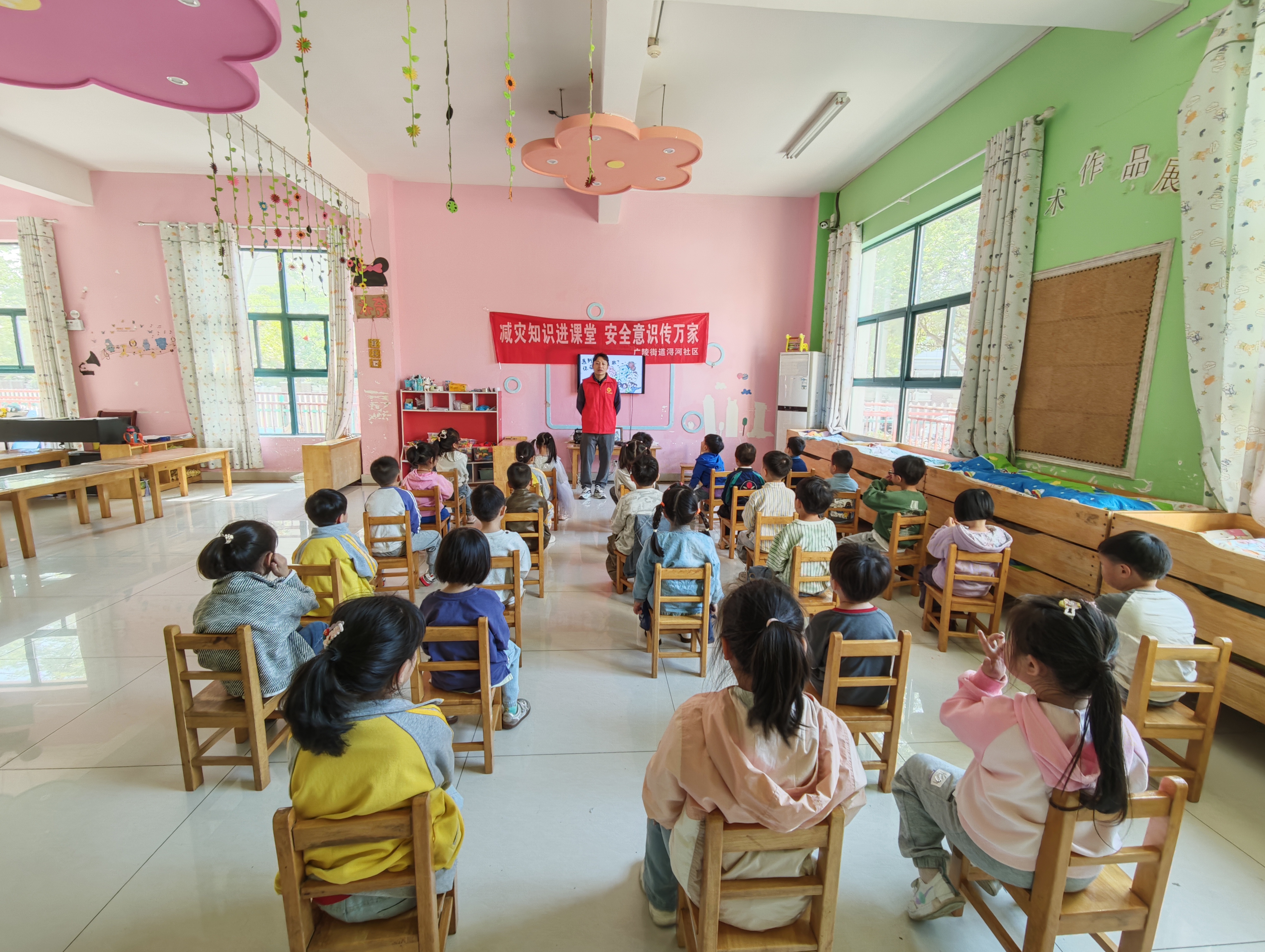 廣陵街道潯河社區：筑牢安全堡壘，護航幼苗成長