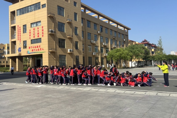 廣陵街道土城社區：開展“校社聯動筑防線 防震演練護平安”活動