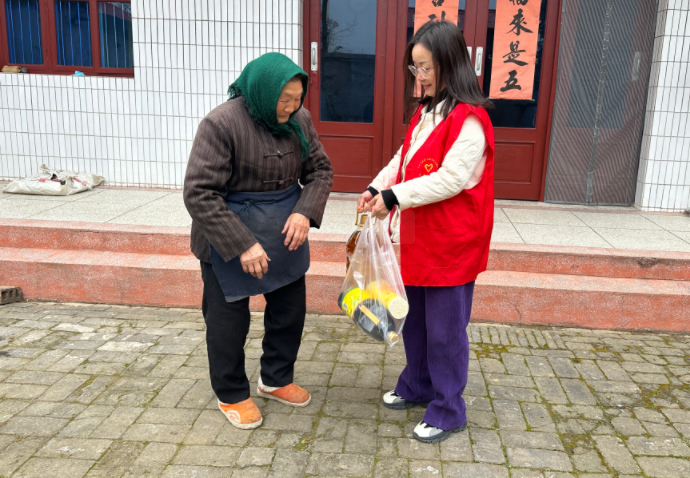 關愛特扶家庭 慰問情暖人心