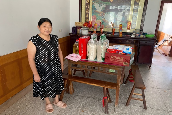 新街鎮石廟村積極開展慰問現役軍人家庭活動