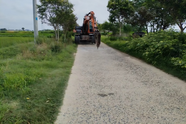 新街鎮石廟村大力維修村主干道 助力鄉村振興