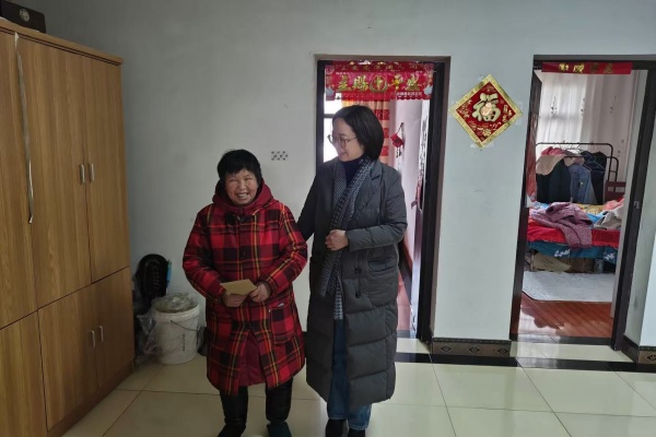 市教體局到湖邊村走訪慰問監測戶和留守兒童