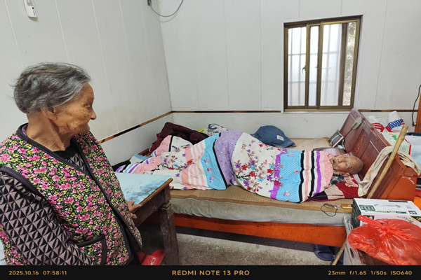 楊村鎮金埠村：情暖夕陽 上門看望行動不便老人