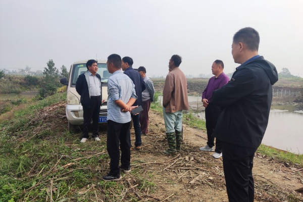 鎮(zhèn)水利站督導(dǎo)長(zhǎng)安村羅橋水庫(kù)清淤工程